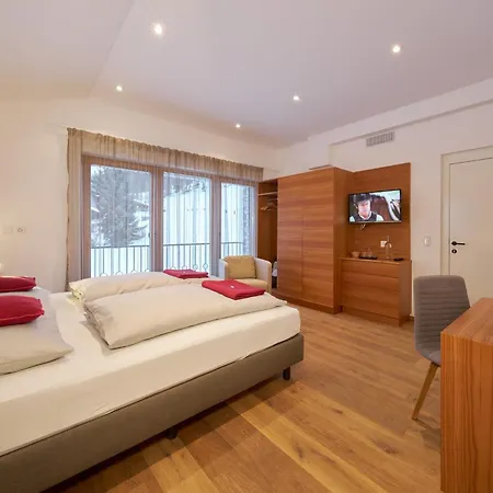 Grischuna Mountain 삼나운