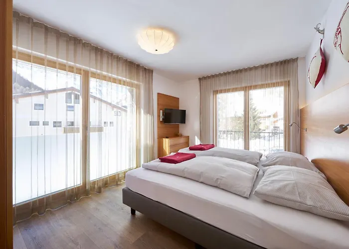 Grischuna Mountain بيت خشبي *