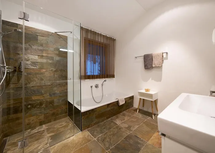 Grischuna Mountain سامنون