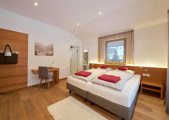 Grischuna Mountain بيت خشبي