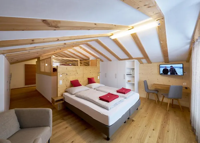 Grischuna Mountain سامنون